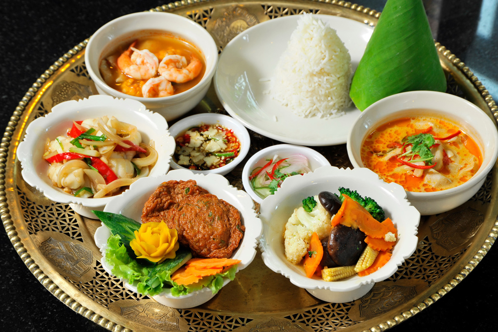 รูปภาพของ อาหารไทยในชุดขันโตก ห้องเบลวู ค็อฟฟี่ช็อพ 